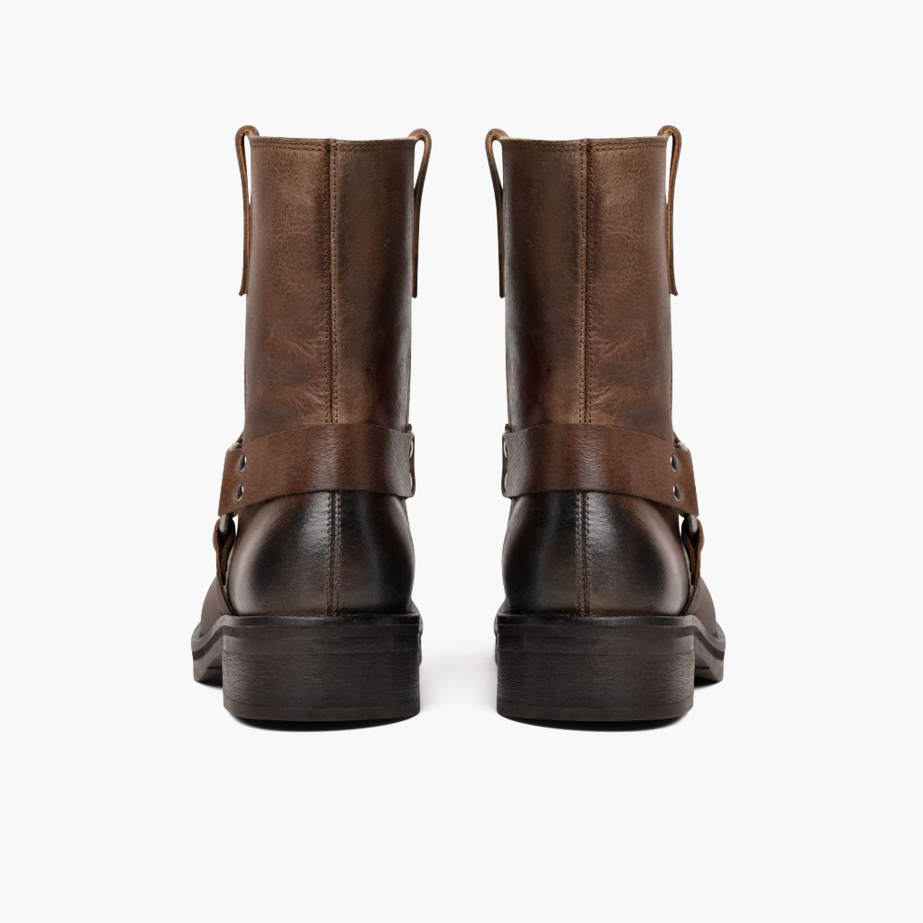 High-Traction Rubber Outsole & Lug Tread Pattern on Women's Outlaw Light Tobacco Leather Boots