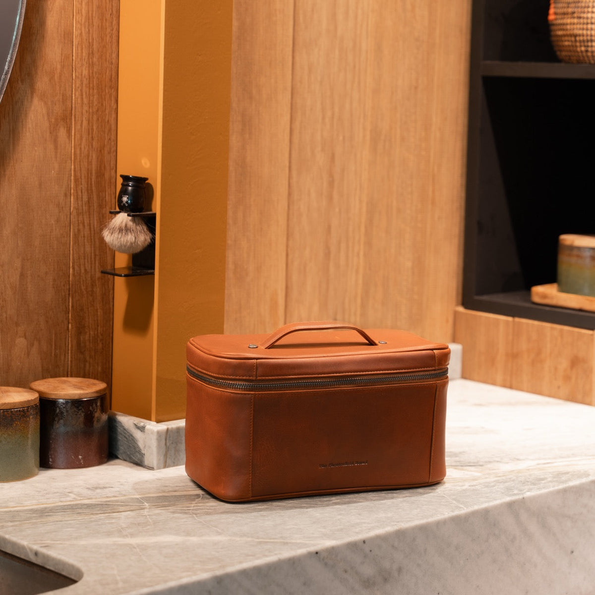 
Limone Full-Grain Leather Toiletry Bag – alternate product view 2