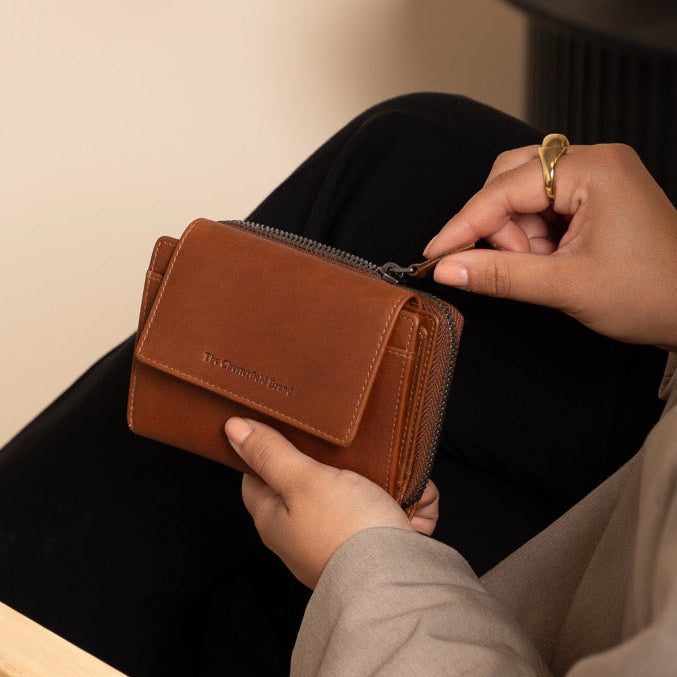 
Ascot Full-Grain Leather Wallet – alternate product view 2
