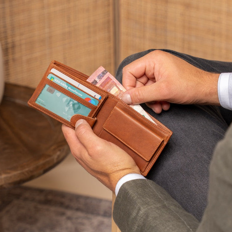 Marvin Full-Grain Leather Wallet – alternate product view 3