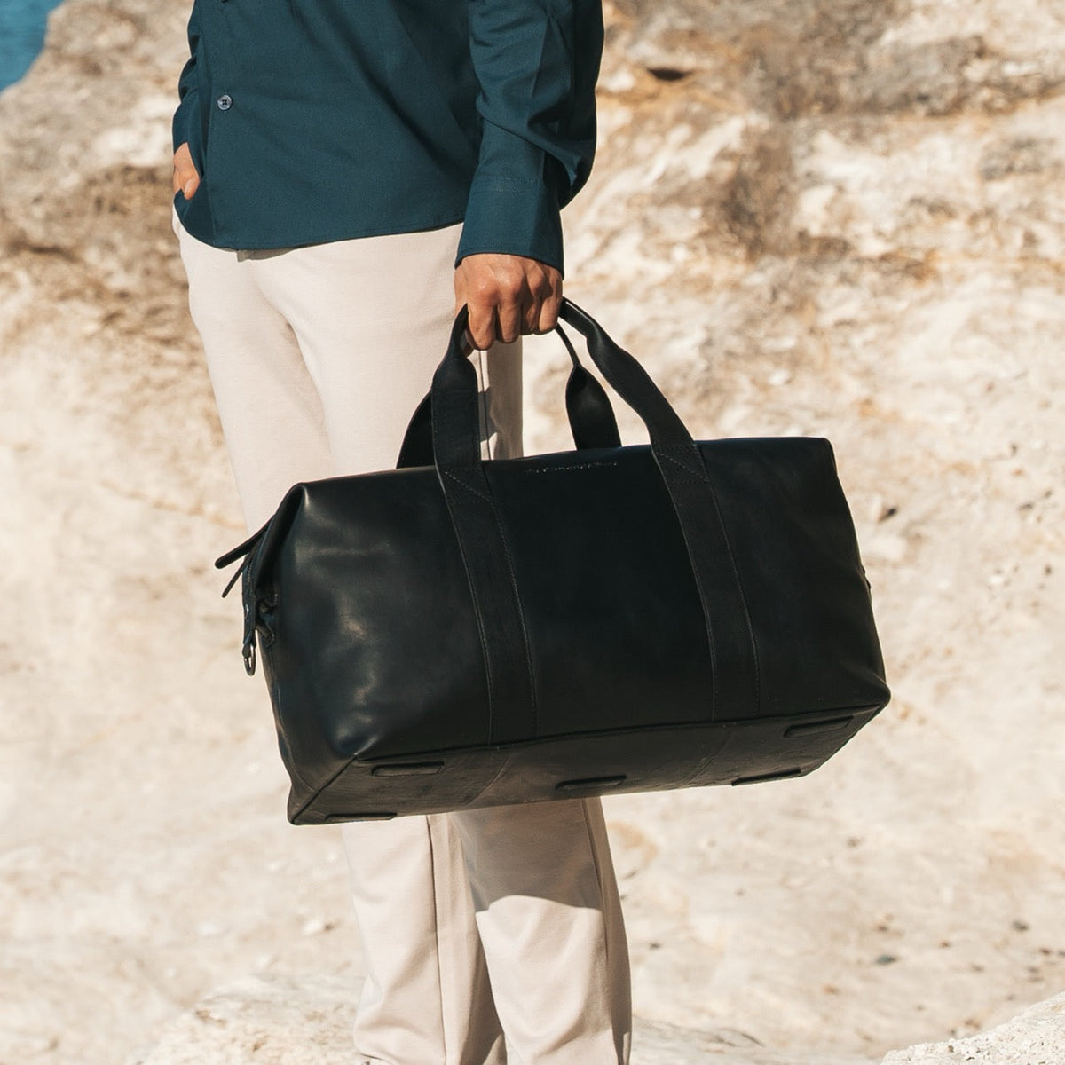 
Conor Full-Grain Leather Weekender Bag - Structured Side Profile Showing Gusset Depth & Expansion Capacity